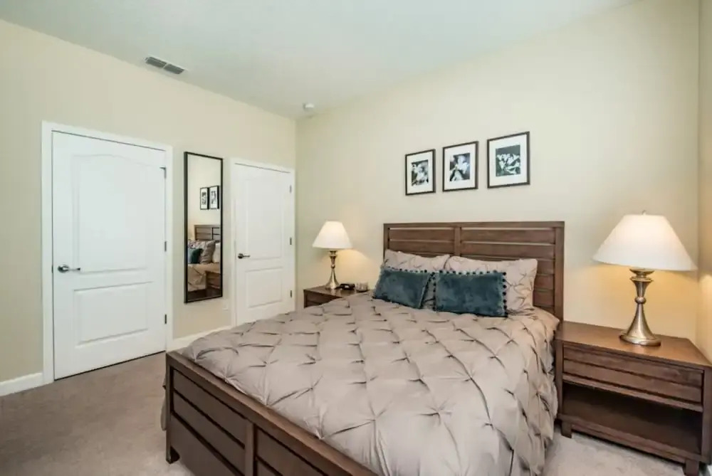 4 Bedroom 3 Bathroom Town Home With Pool