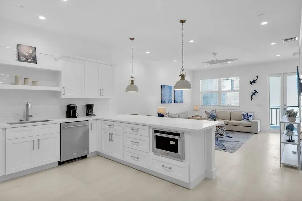 Islamorada Home, Ocean Views, Playroom, Near Tiki Bar, Pool, And Boat Dockage, Ultimate Keys Getaway 3 Bedroom Home by RedAwning