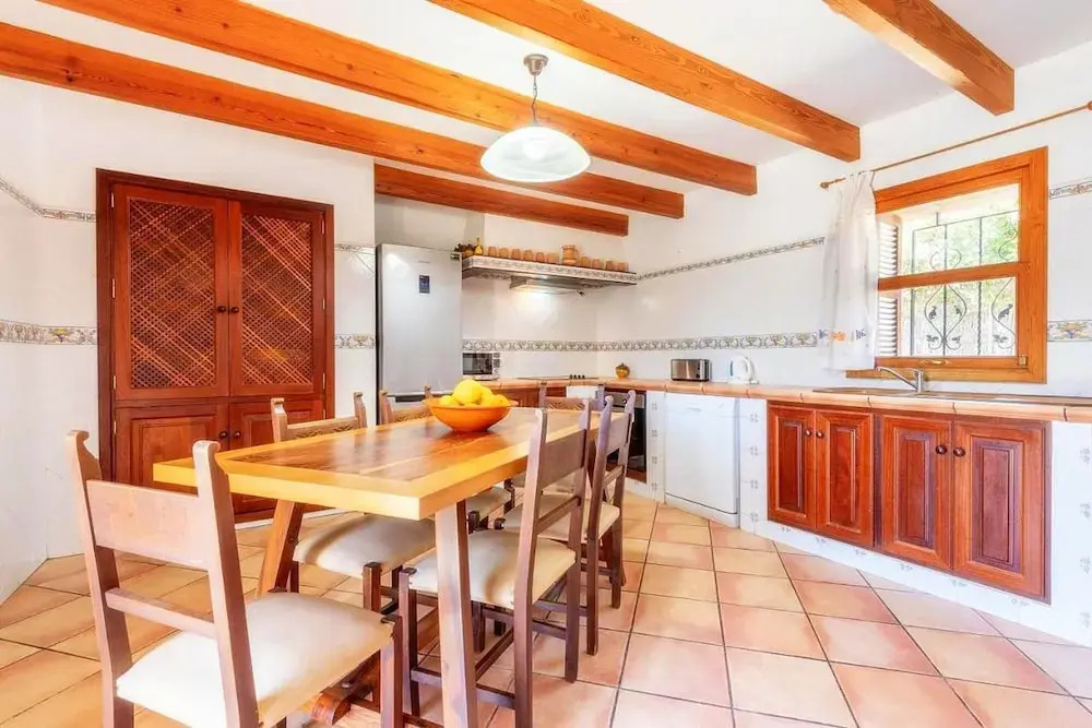 Villa in Búger with private courtyard