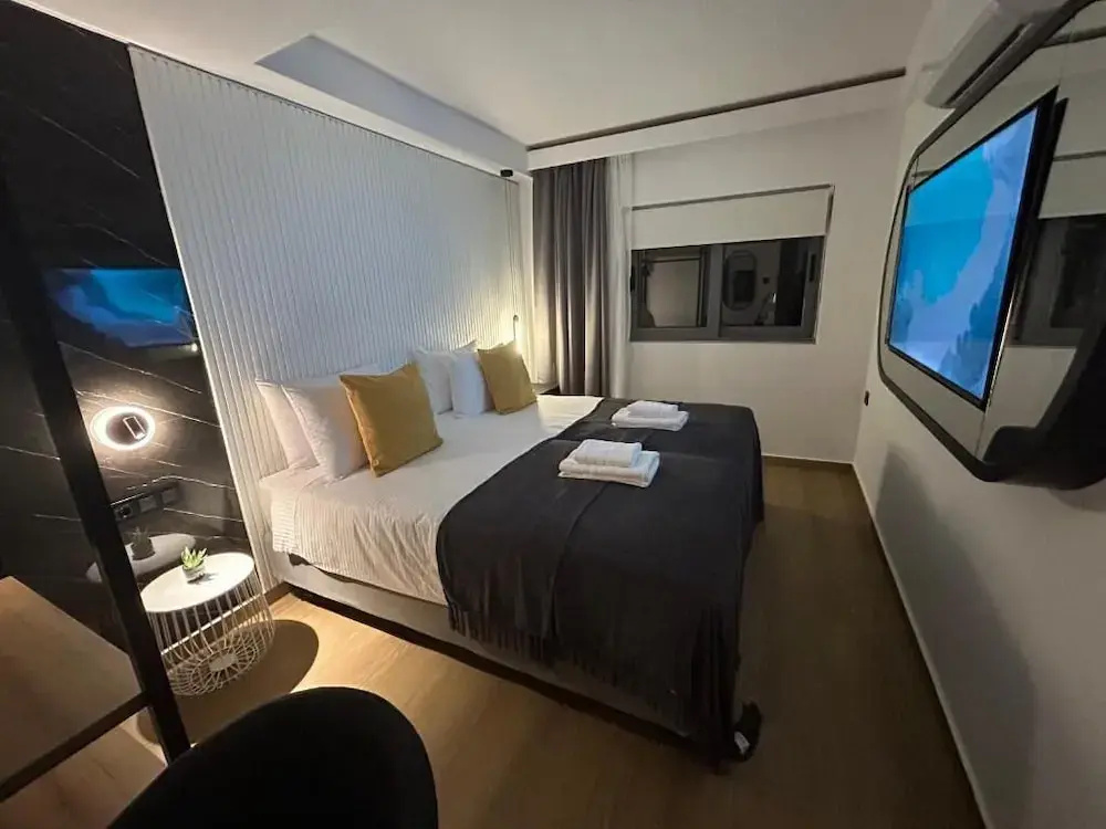 INCORSΟ - Smart Luxury Stay - Athens Airport - PassCode Late Self Check In
