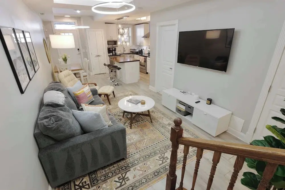 Stellar Stay Near Metro + Parking