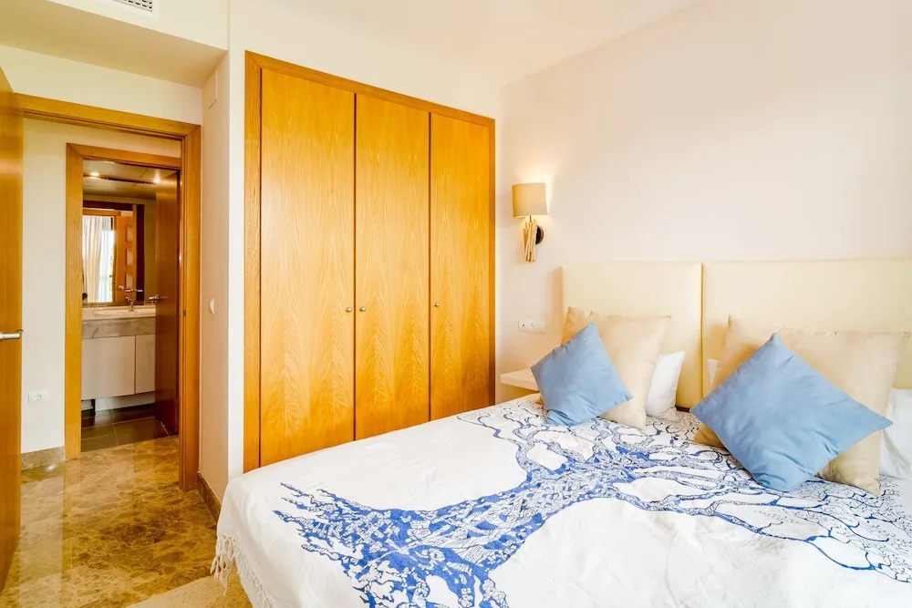 GH-Beautiful 2 bedroom apt small pool