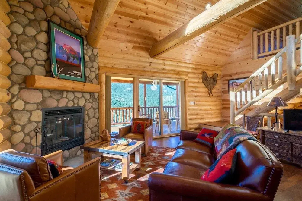 Armstrong Luxury Log Vacation  At Windcliff 4 Bedroom Home by RedAwning