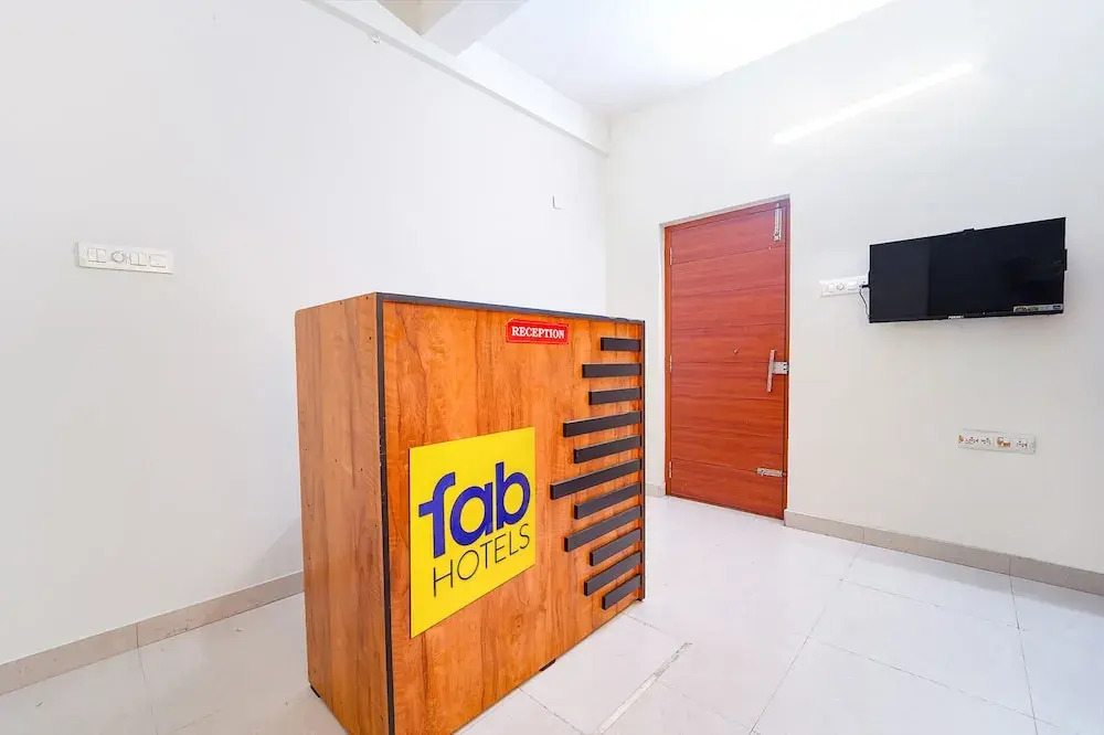 Fabhotel Crosscut