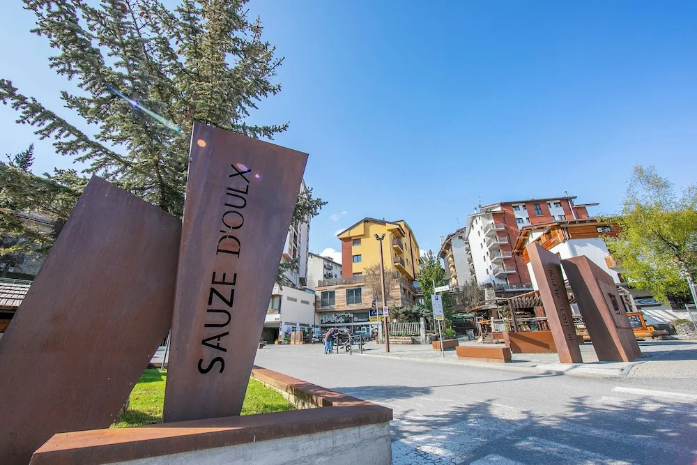 La Torre In The Center Of Town