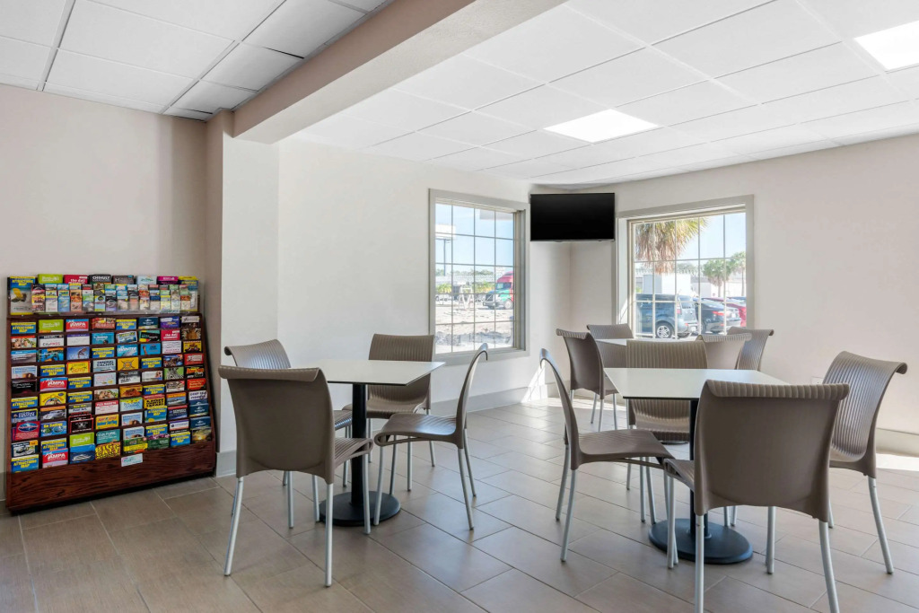 Econo Lodge Airport - RJ Stadium