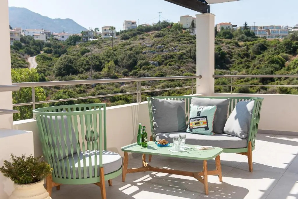 ELIDA -pool, billiard, views, 4min walk to the sea