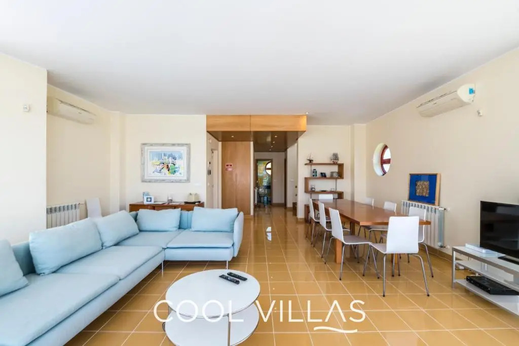 Villa AcquaMarina - 5 bedroom, water front villa