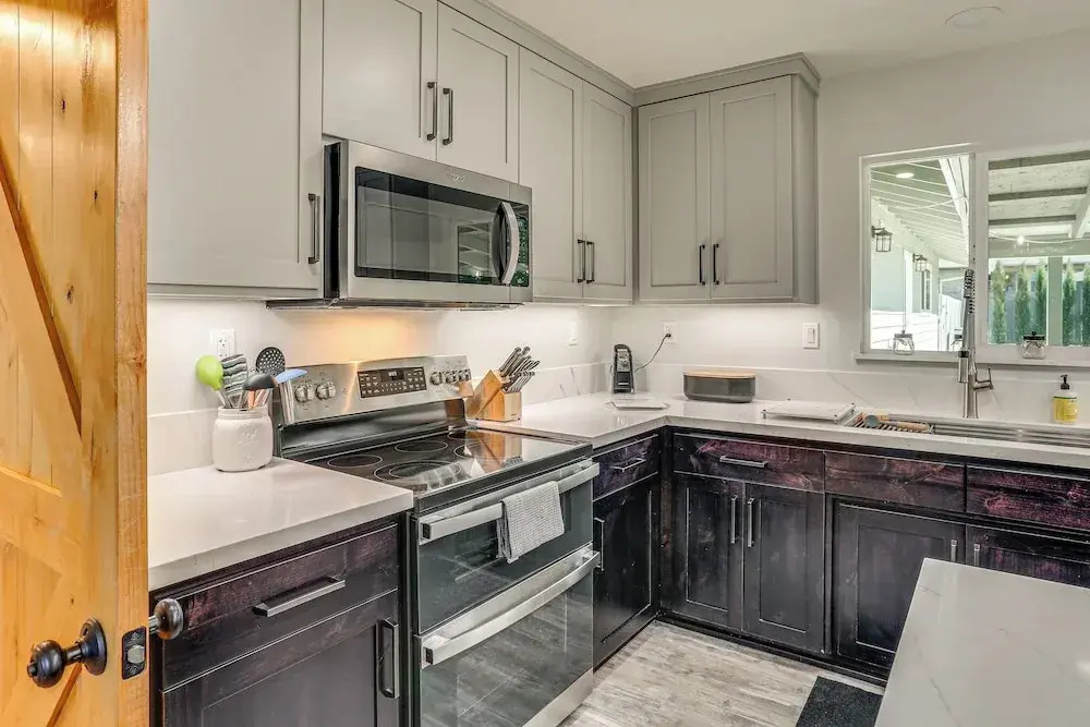 Backyard Oasis w/ Hot Tub & Views: Weaverville Gem