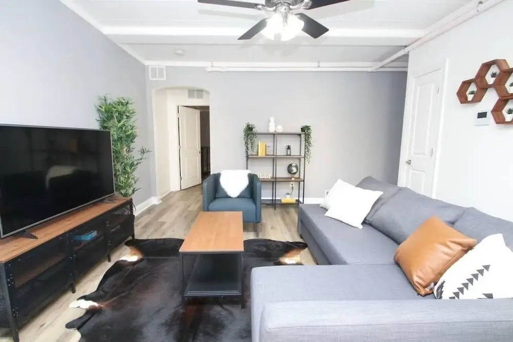 Fantastic Comfort! Downtown + Old City! Sleeps 5!