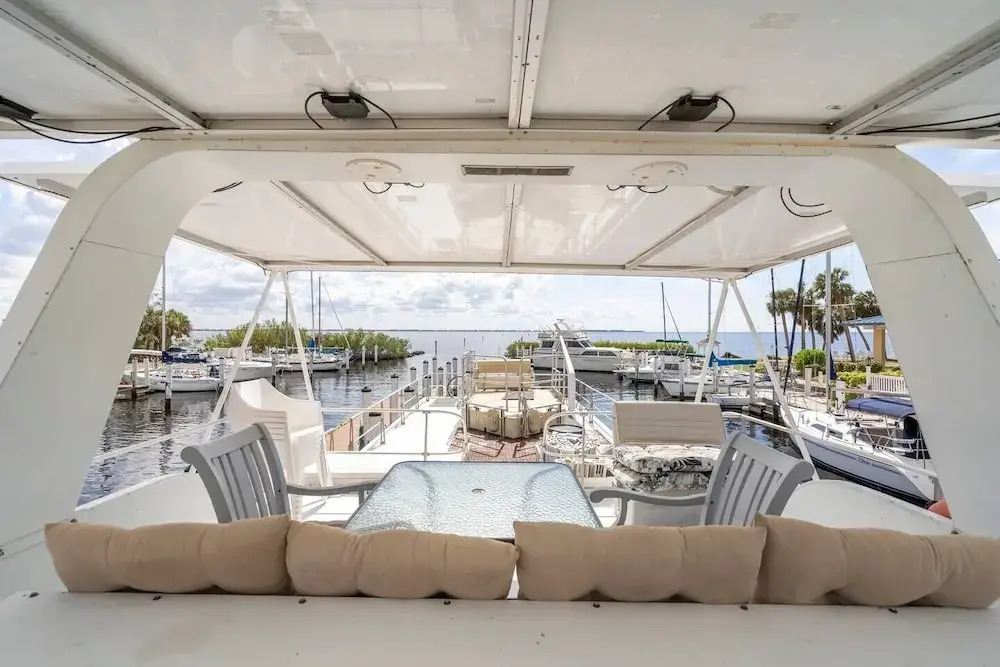 62' Yacht M/v Possibilities On Wide Private Canal 3 Bedroom Houseboat