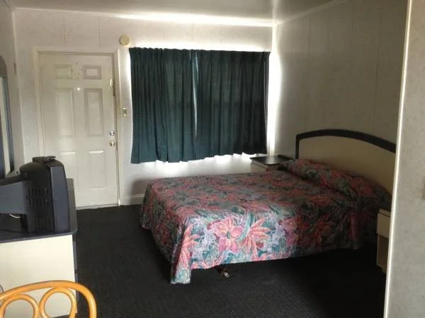Helen Apartments & Motel