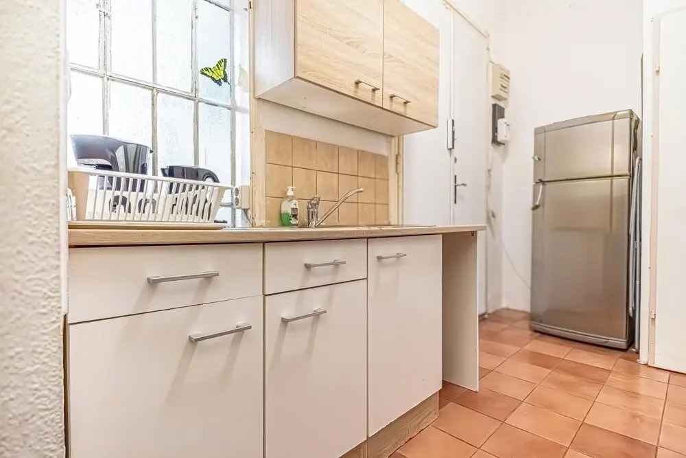 Simple 1BR Apt Long Stay Near Belvedere