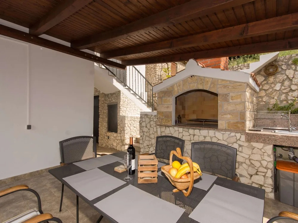 Quaint Holiday Home in Mastrinka With Balcony