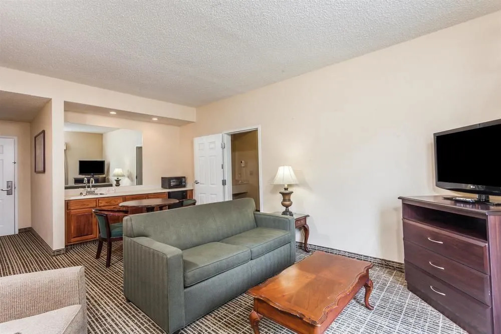 Baymont Inn & Suites Columbia Maury