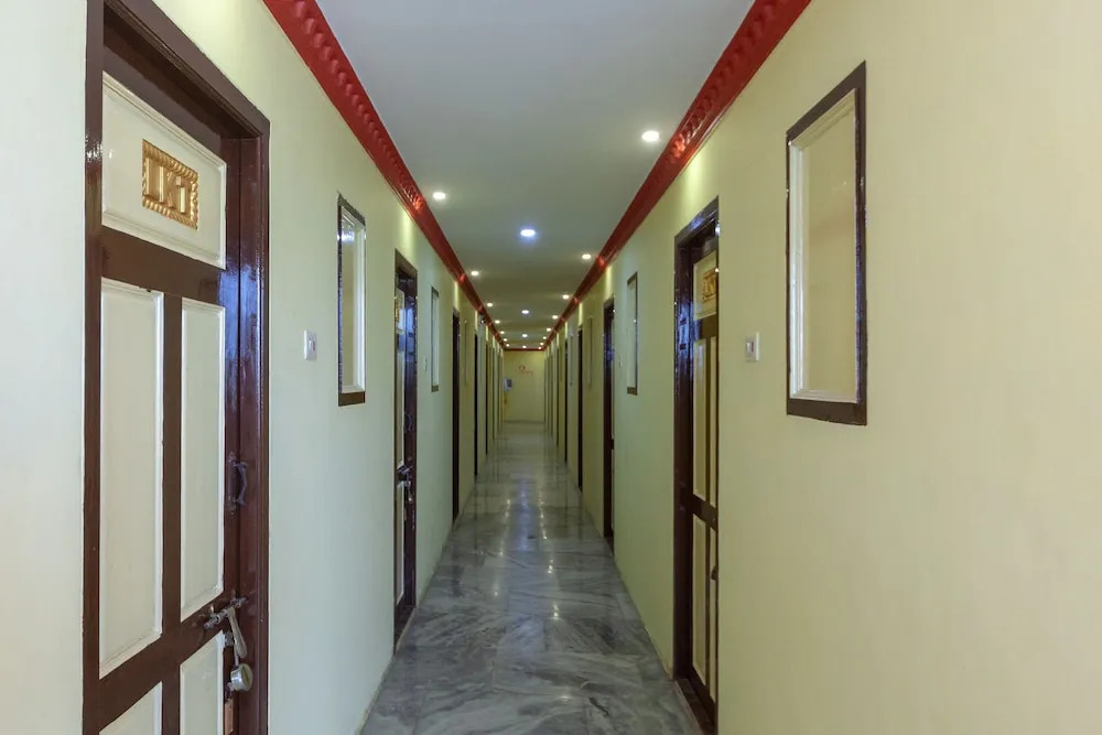 OYO 24898 Senthur Murugan Residency
