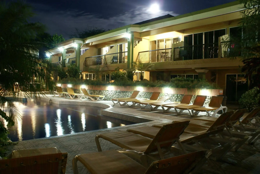 Mangaby Playa Hermosa