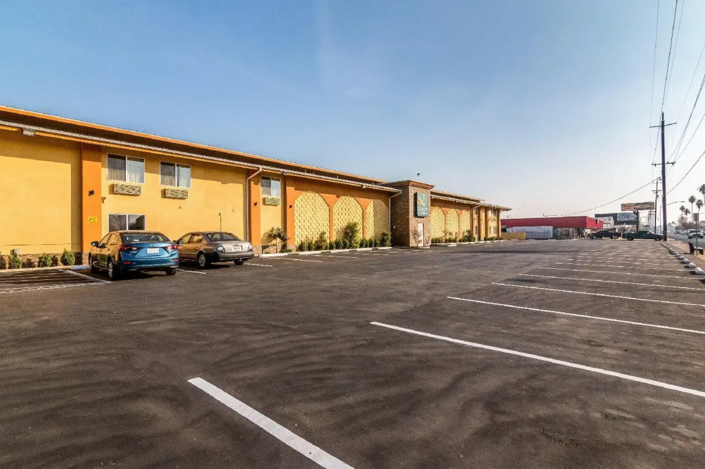 Quality Inn & Suites near Downtown Bakersfield