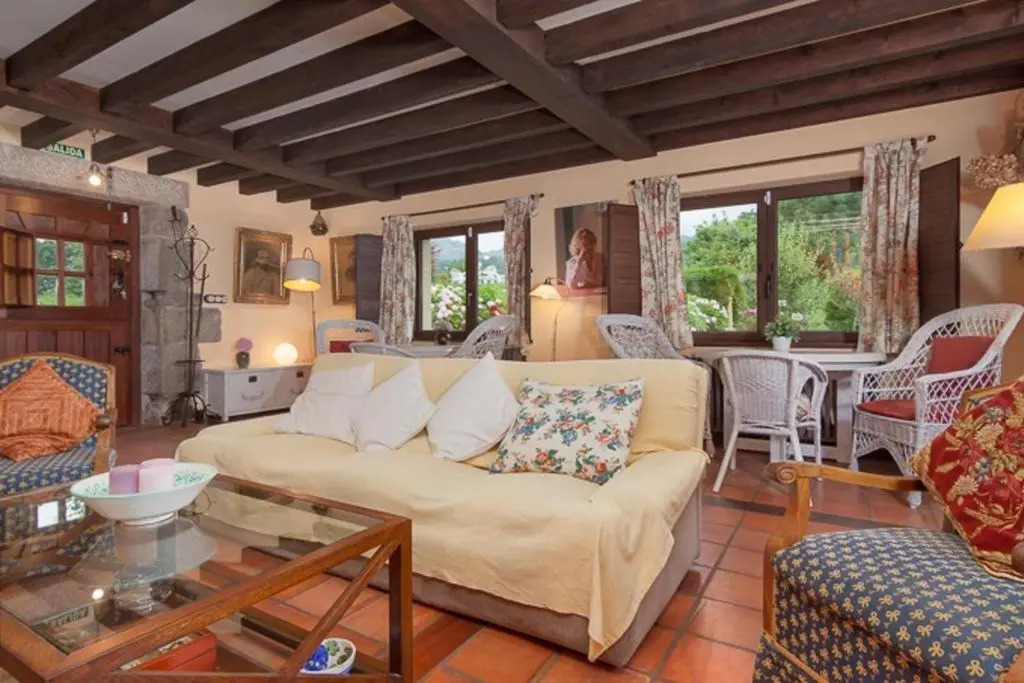 House with 3 bedrooms in Cantabria with wonderful lake view enclosed garden and WiFi 11 km from the beach