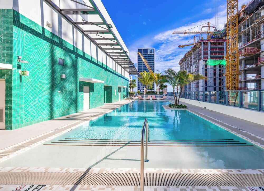 Modern Condo in DTW Miami - Gym & Pool