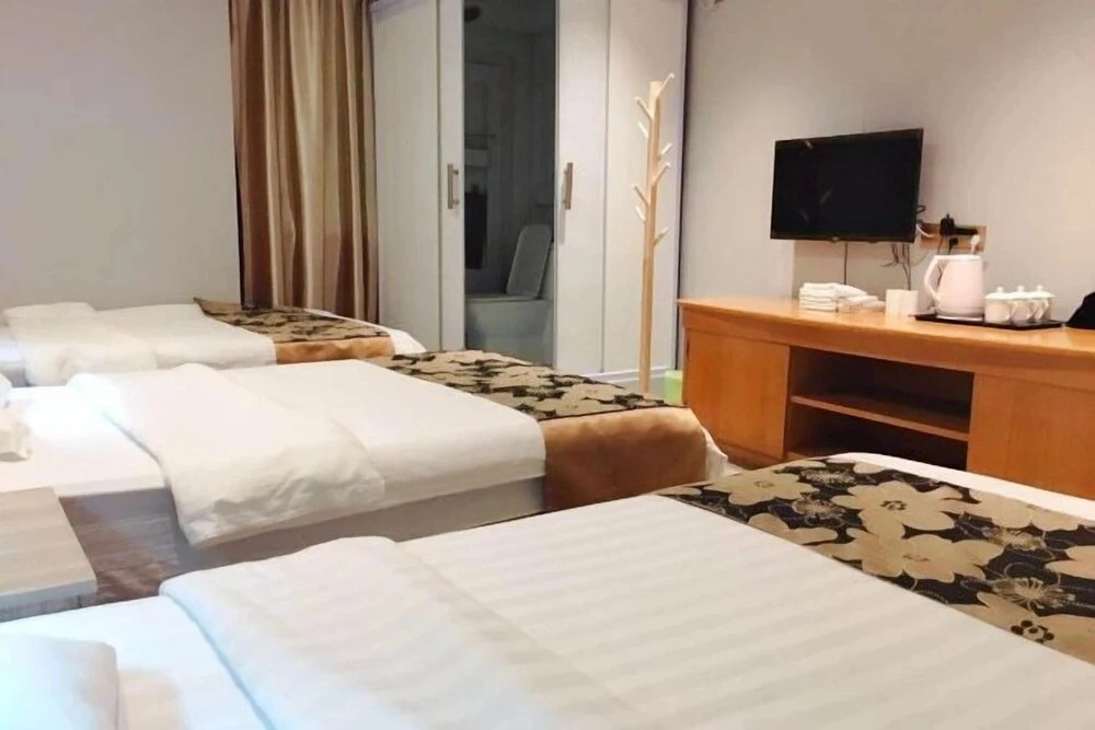 Huguang Hostel