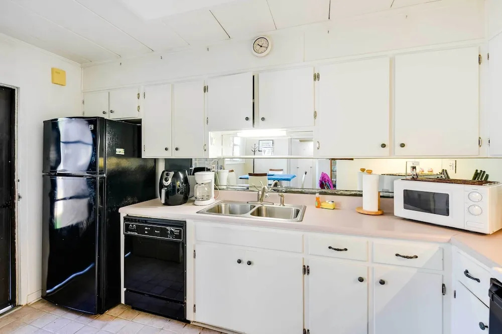 Sunny Florida Condo: 4 Mi to Gulf Islands Seashore