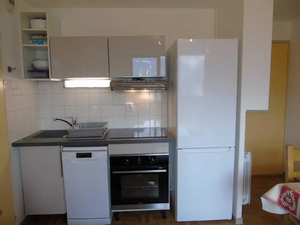 Lou Services Apartment CB38 LSI 001