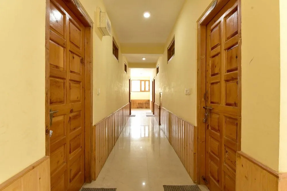 OYO 16988 Hotel White Orchid
