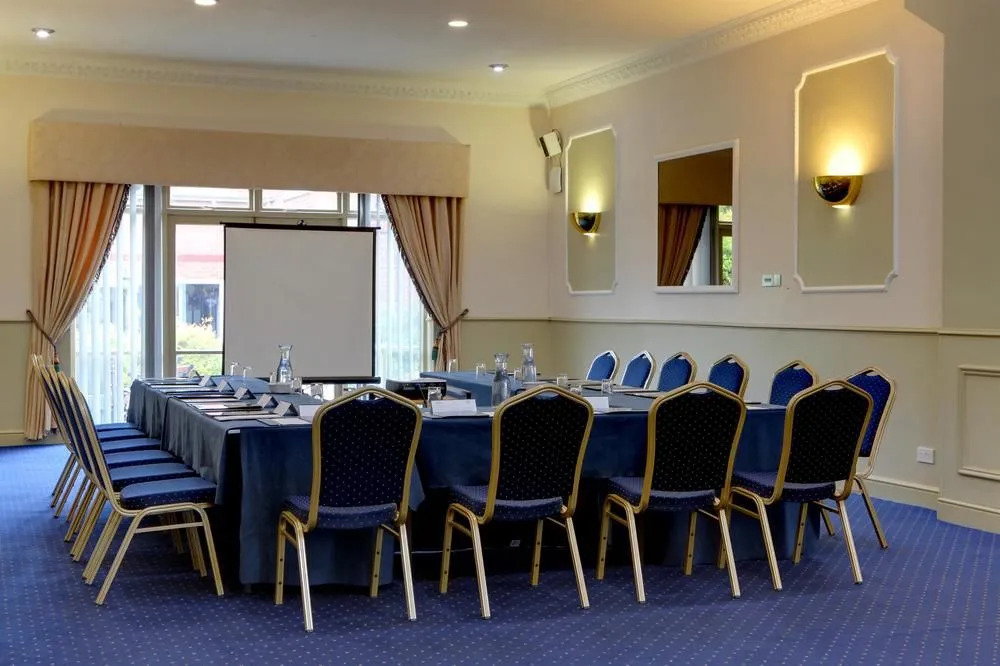 Parkmore Hotel & Leisure Club