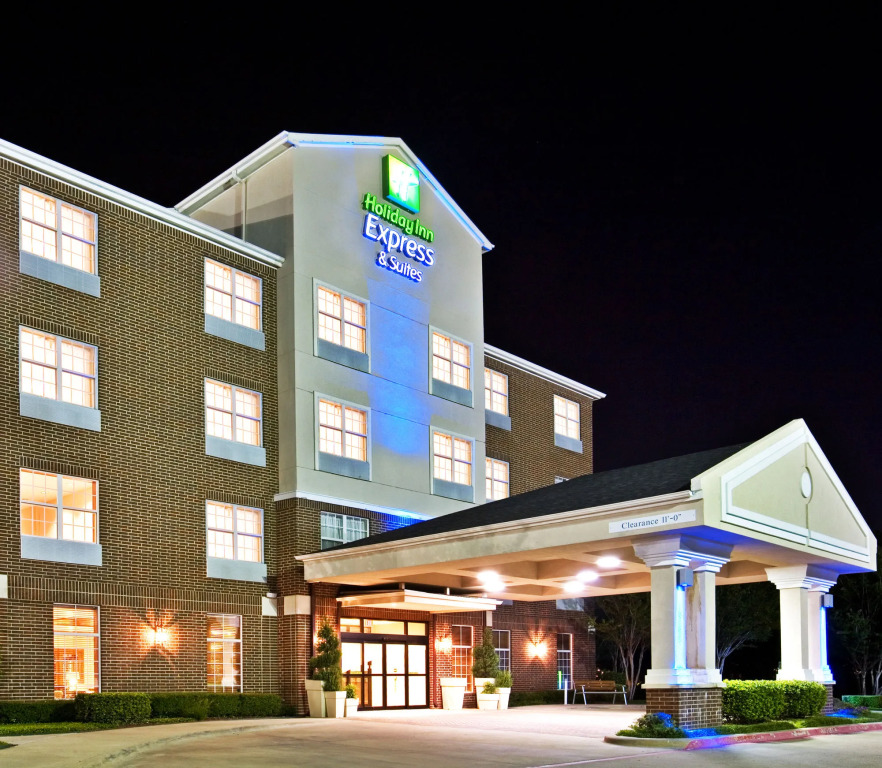 Holiday Inn and Suites Addison by IHG