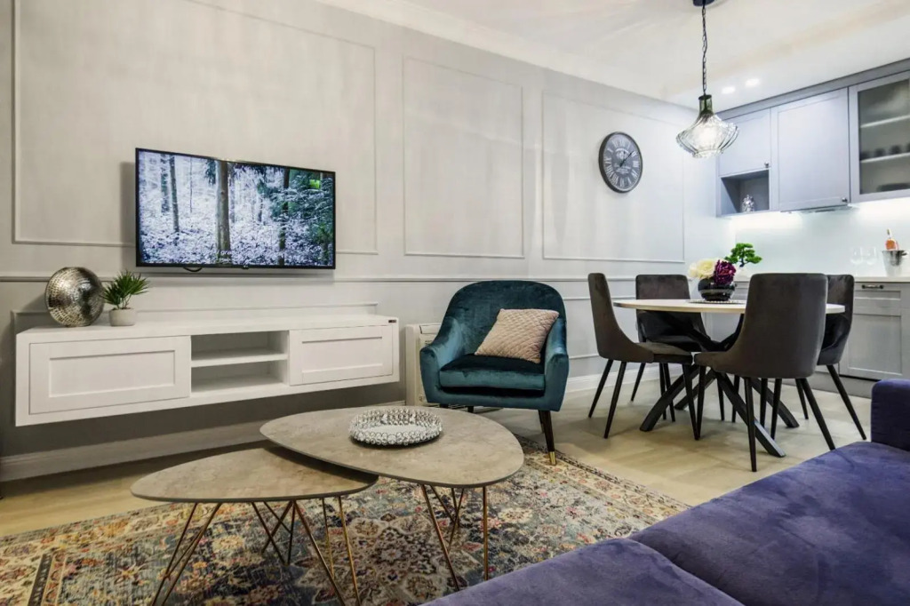 DiVine Luxury Apartment Purple