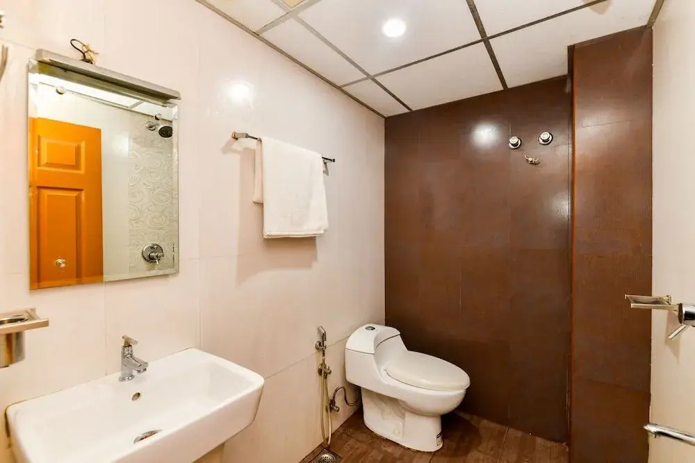 Empire Plaza By OYO Rooms