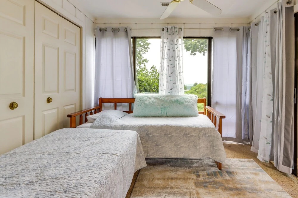 Lake Ozark Vacation Rental w/ Lanai, 1 Mi to Water