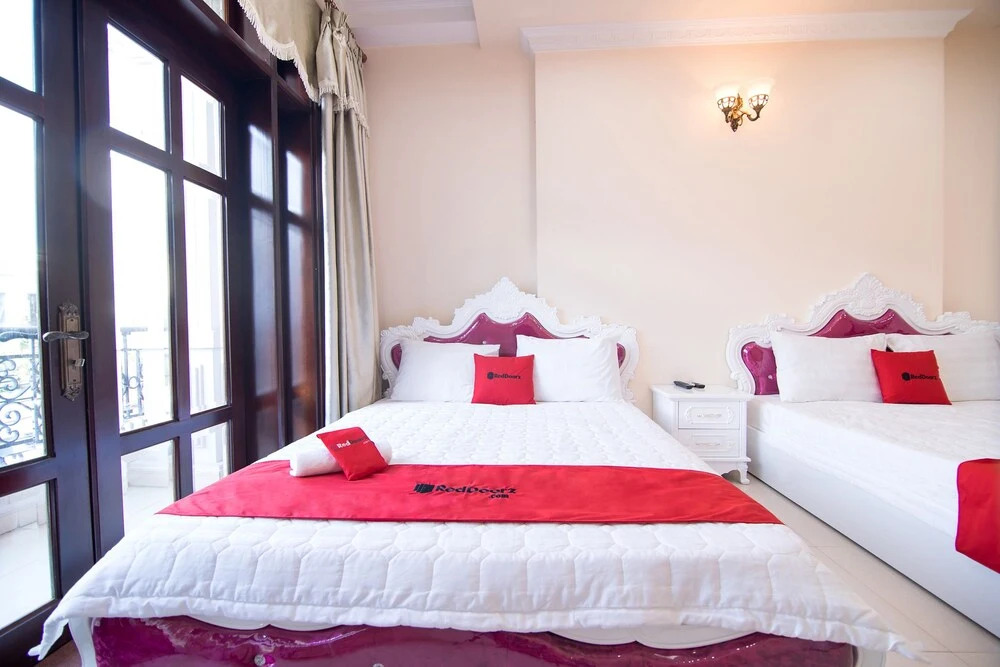 Reddoorz near Hoang Van Thu Park
