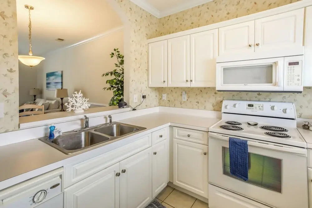 7 Mi to Myrtle Beach Boardwalk: Condo w/ Balcony!