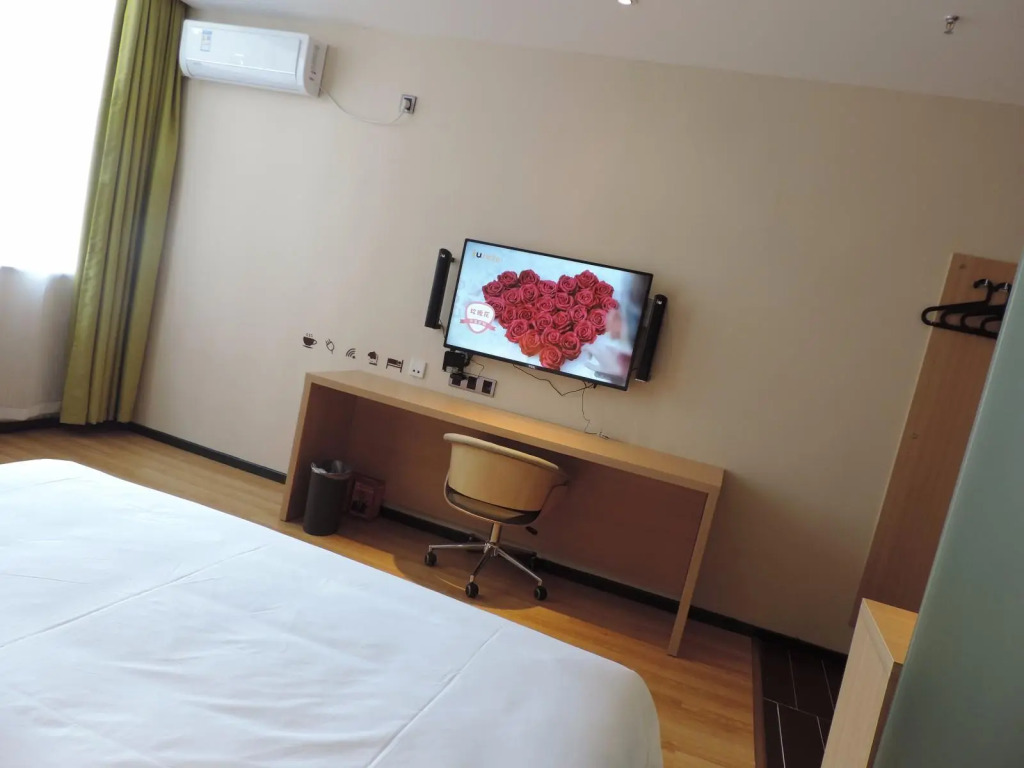 IU Hotels·Dingzhou North Ring Road Shengdong Plaza