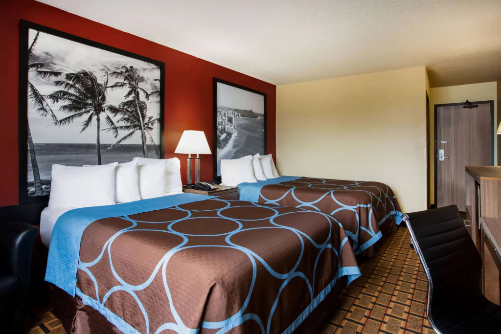 Super 8 by Wyndham Chester/Richmond Area