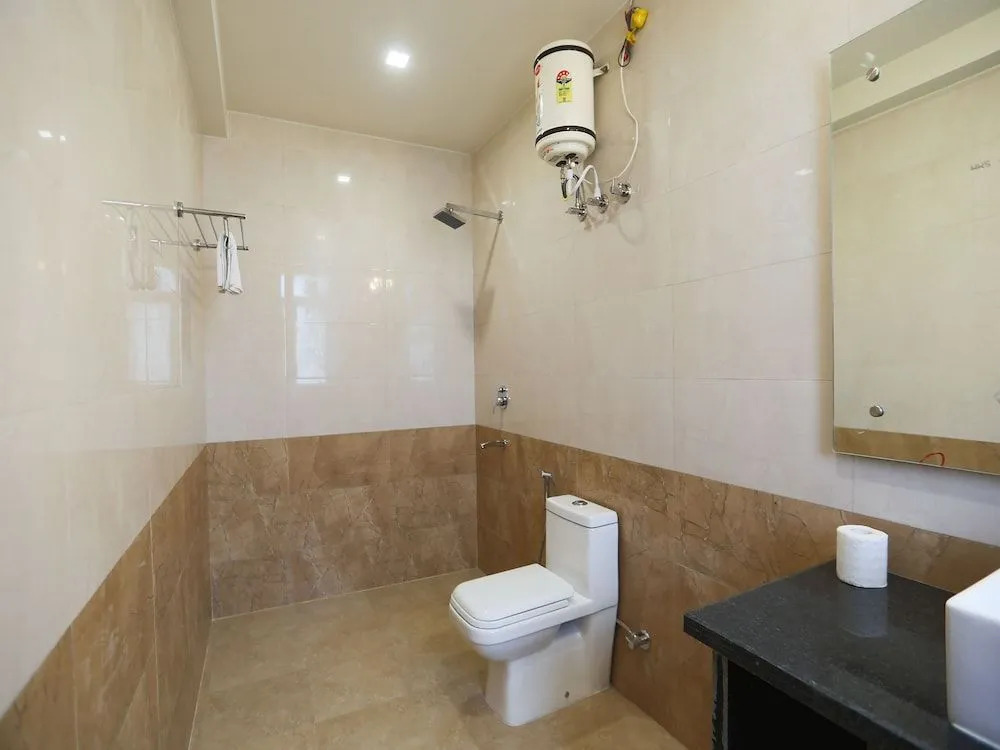 OYO 8526 SD Royal Inn