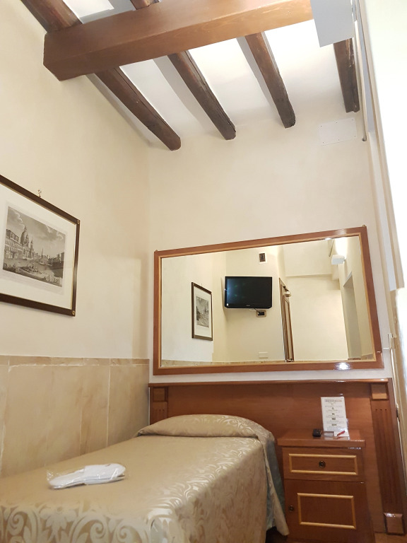 Pantheon Inn