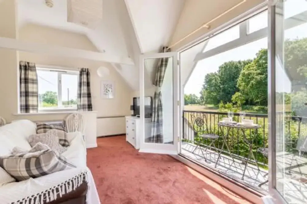 Host & Stay - Alderfen View