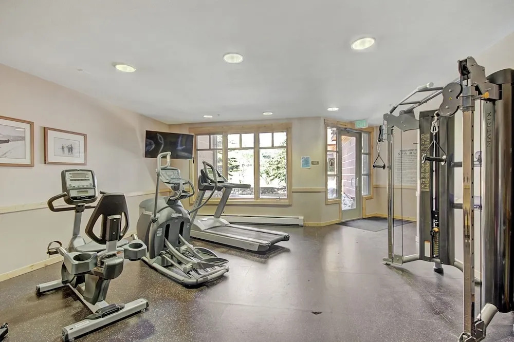 Spacious, Mountain Chic, Close to Ski Lift 1 bedroom - TM316 by Redawning