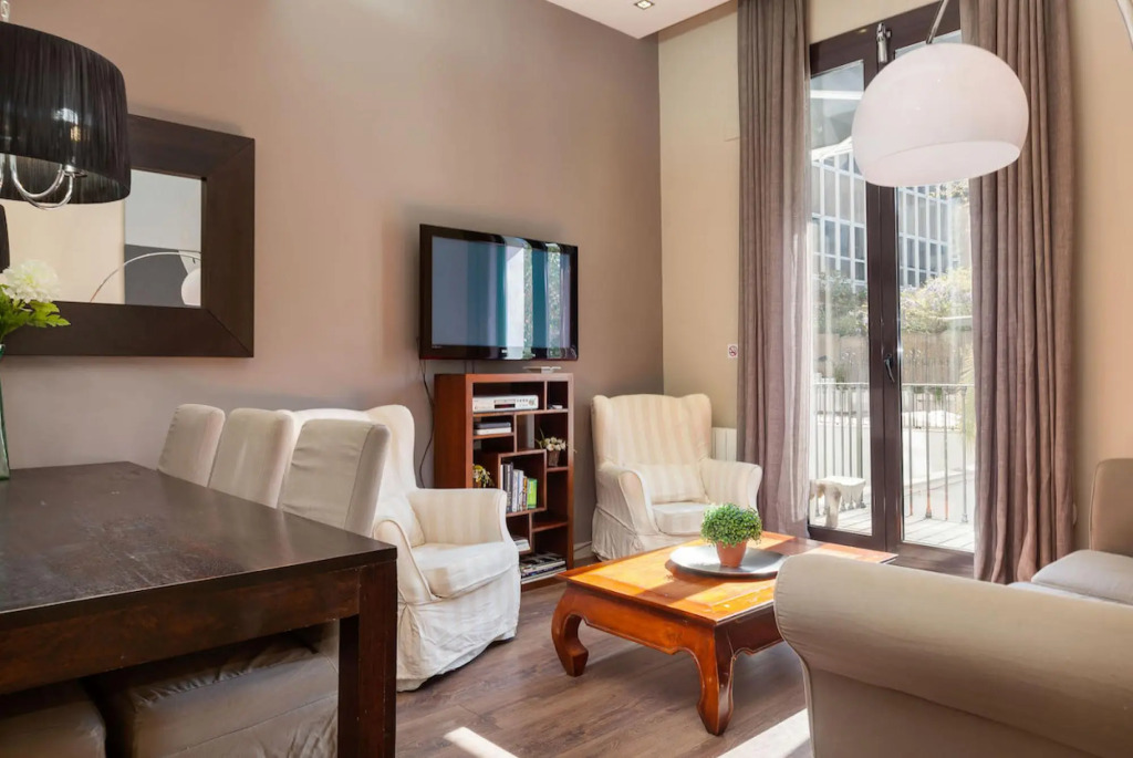 BATLLO 2 · Bright and luxury apartment next to P. de Gracia!