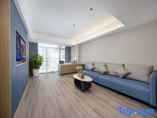 Kyriad Hotel (Lincang Washan Fengcheng Branch)