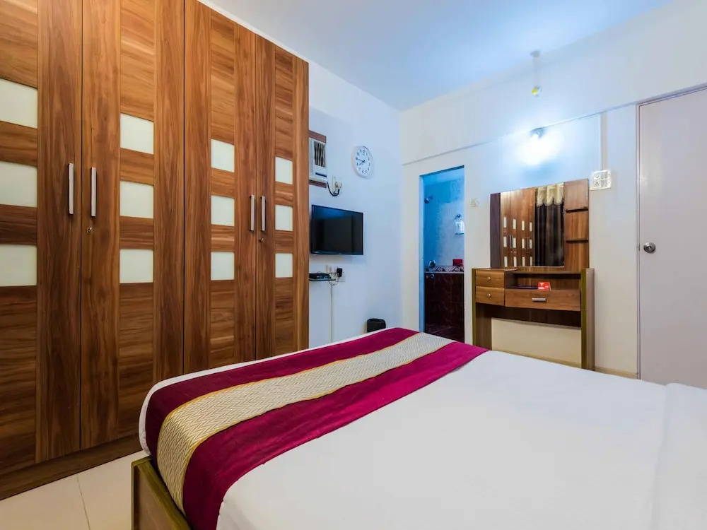 OYO 4573 Apartment near BKC