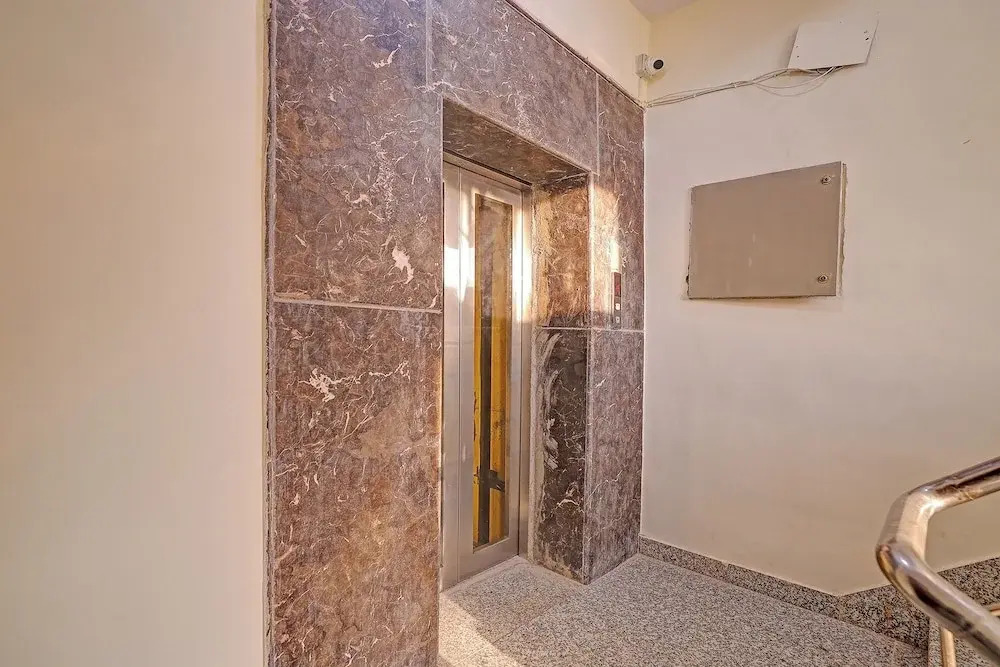 FabHotel Orchid White Inn - 600m from Noida Sector 16 Metro Station Noida