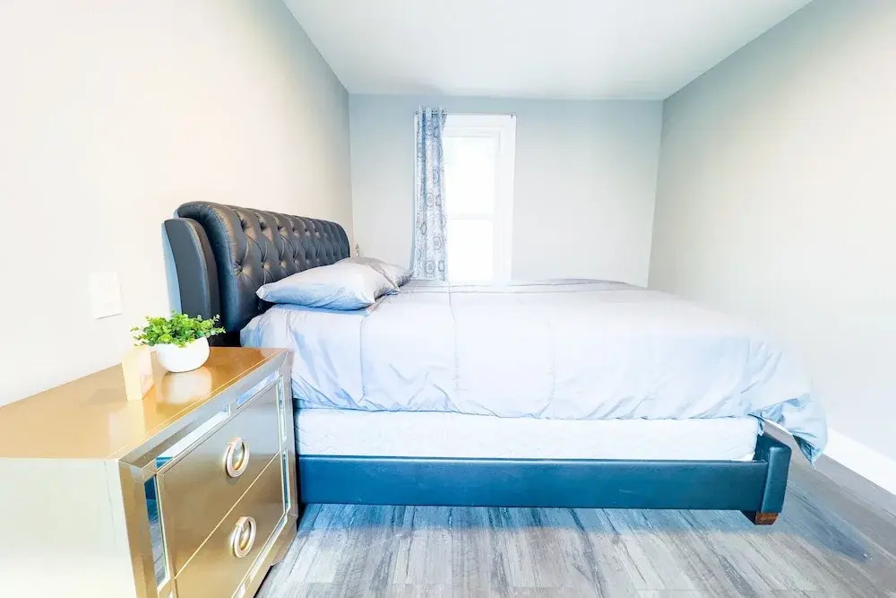 Perfect 6BR Stay Near Niagara Falls & Attractions