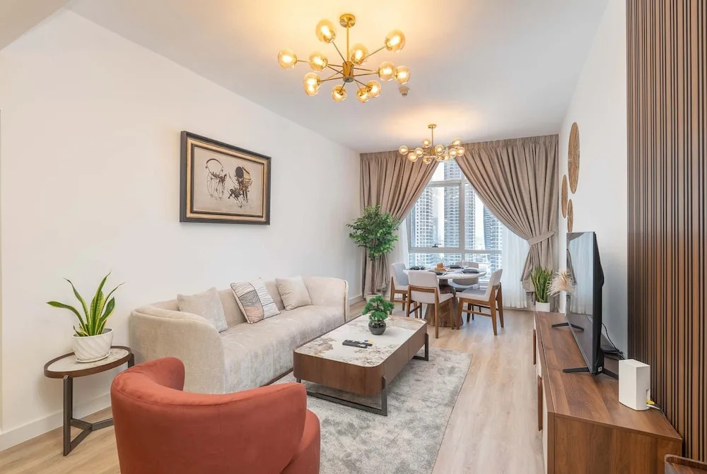 Cozy 1BR Gem in Marina With City Views