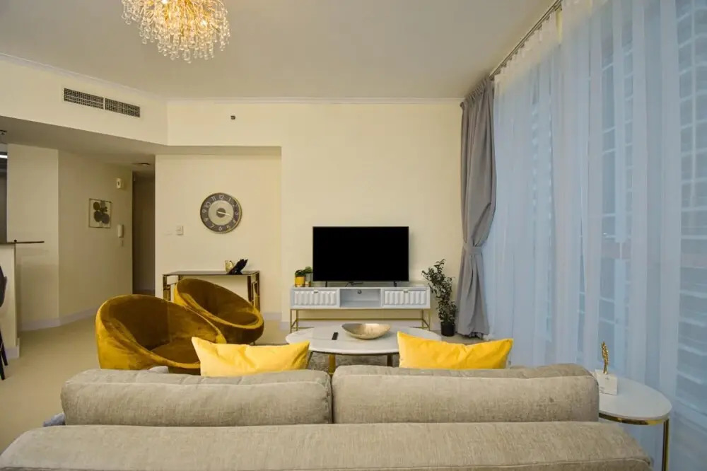 Experience Luxurious Sky High Marina Living
