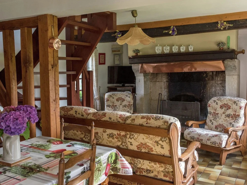 Rural, Detached Holiday Home With Pleasant Garden Near the French West Coast
