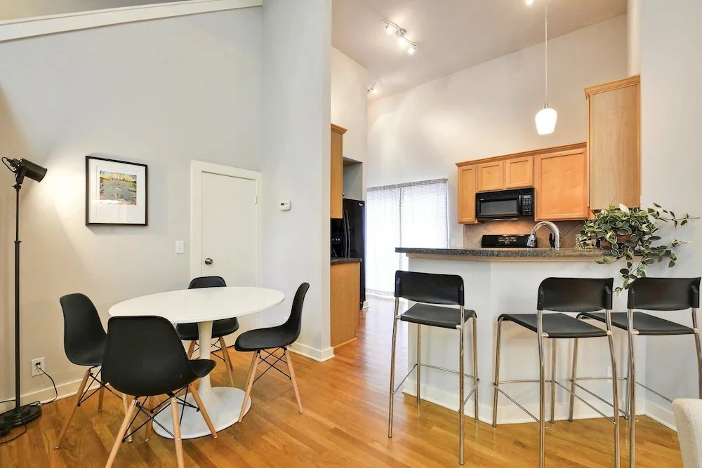 3BR Airy and Open Austin House by RedAwning